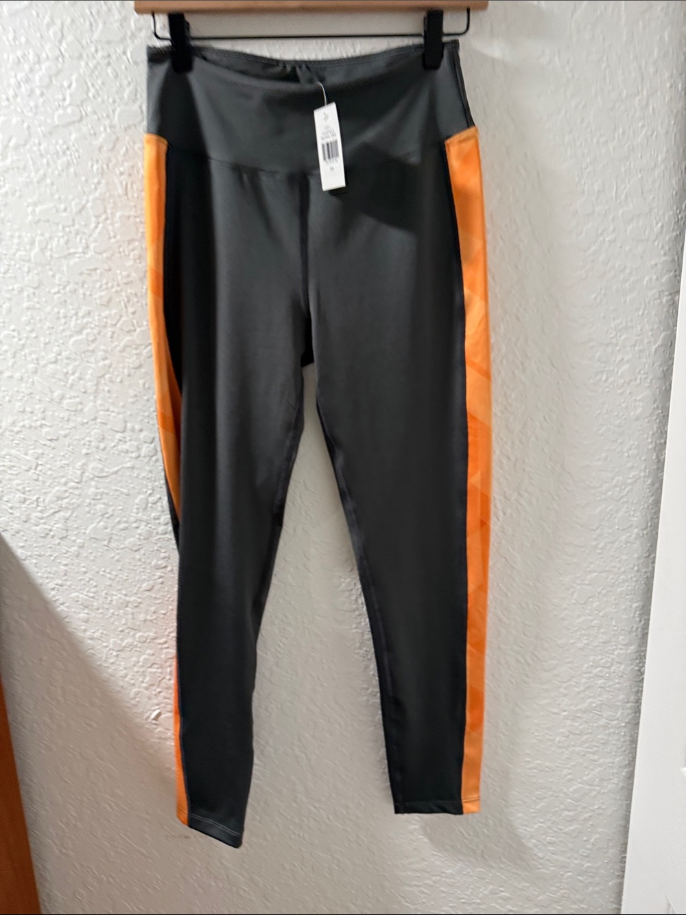 NWT OTF Orangetheory Fitness Gray Leggings with Orange Side Stripes